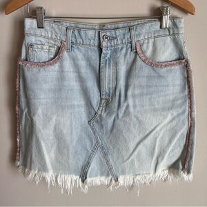 7 For All Mankind NWT Light Wash Denim Mini Skirt Raw Hem Pocket Detail Size 29